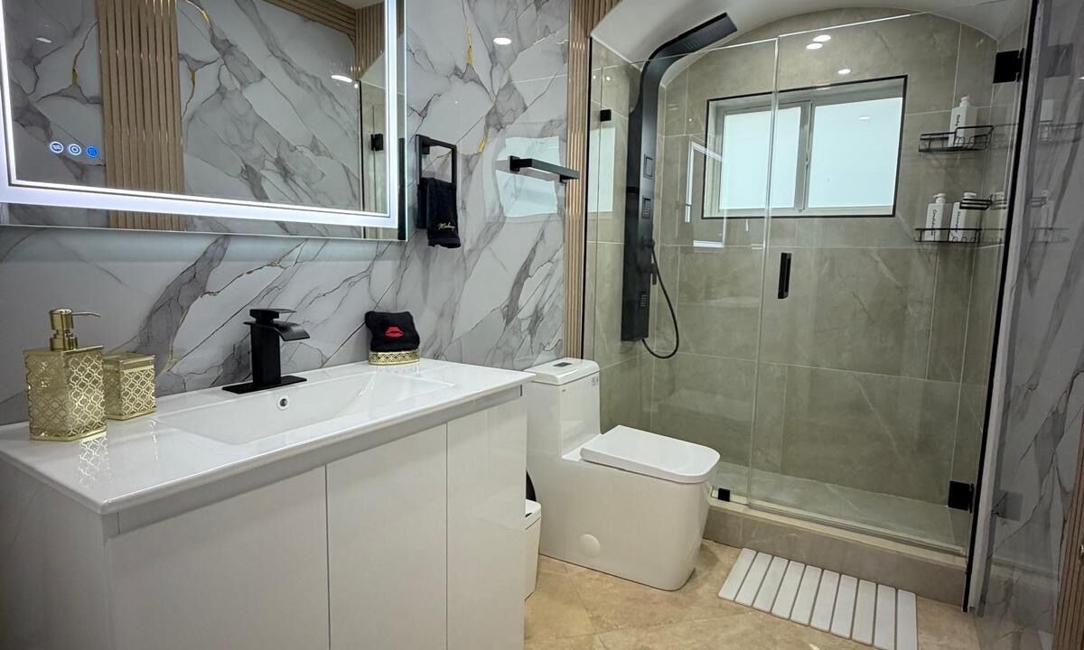 Photo of Bathroom in Kendale Lakes