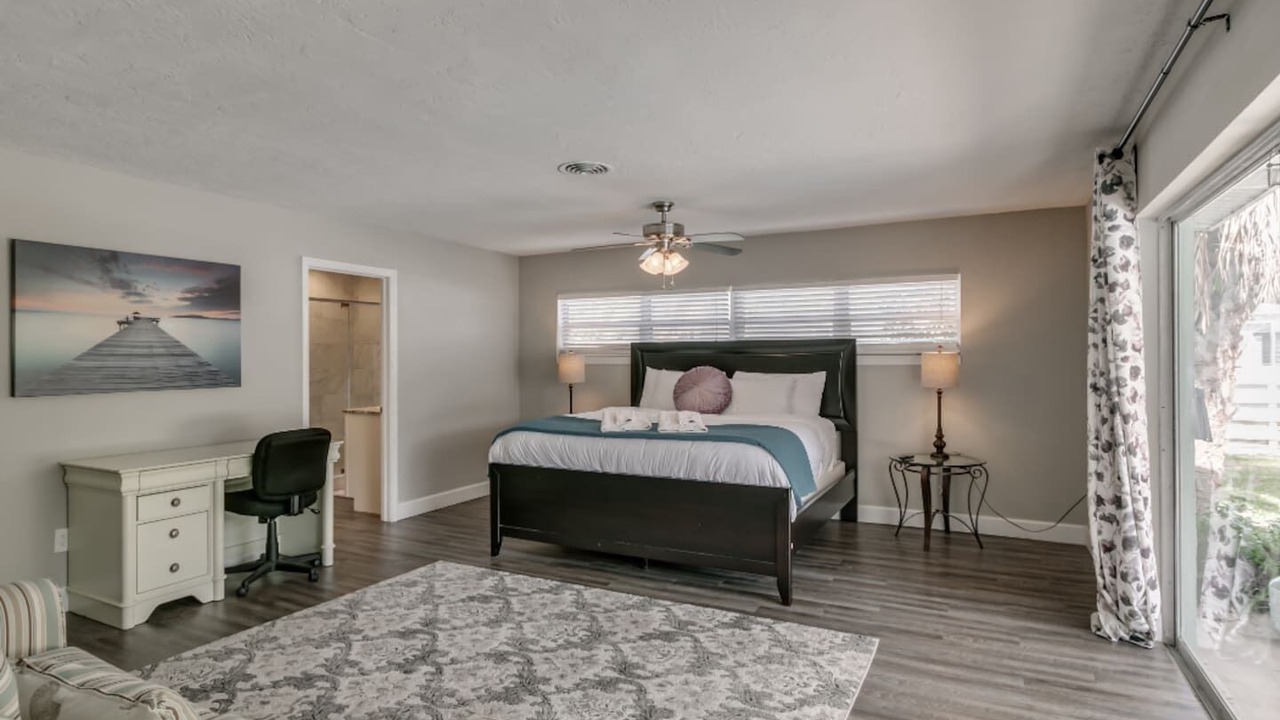 Photo of Bedroom in Palm Gardens