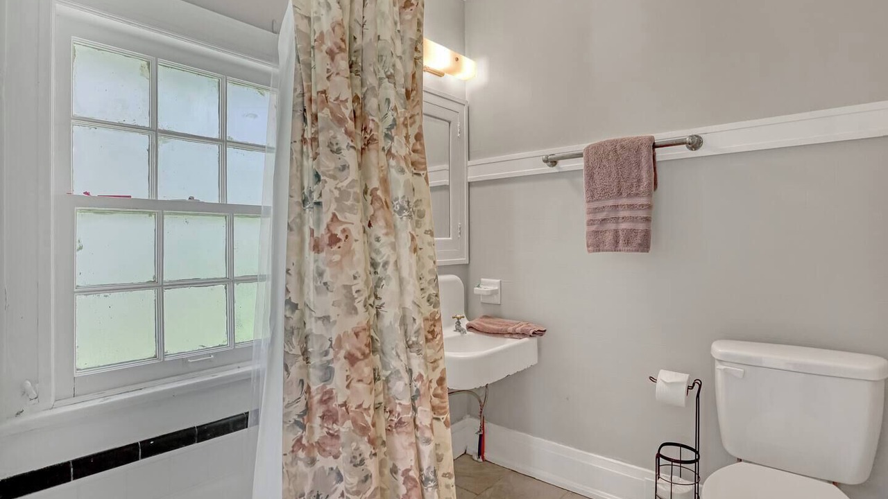 Photo of Bathroom in Tropic