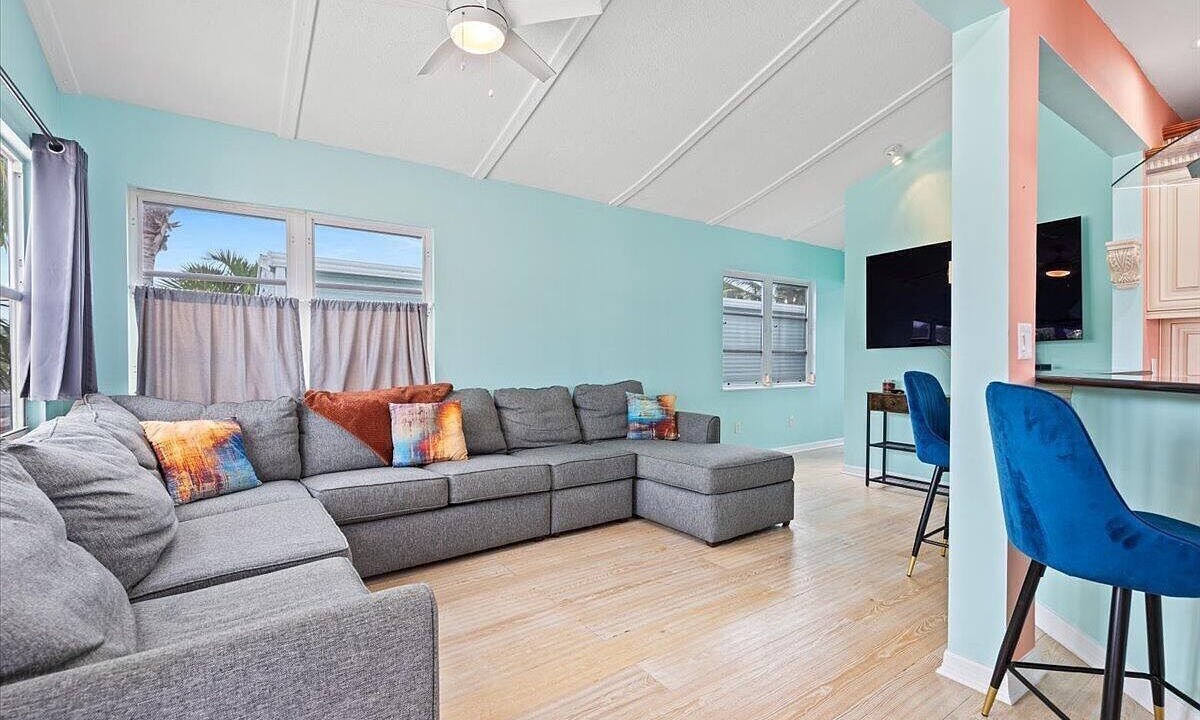 Photo of Livingroom in Hutchinson Island South