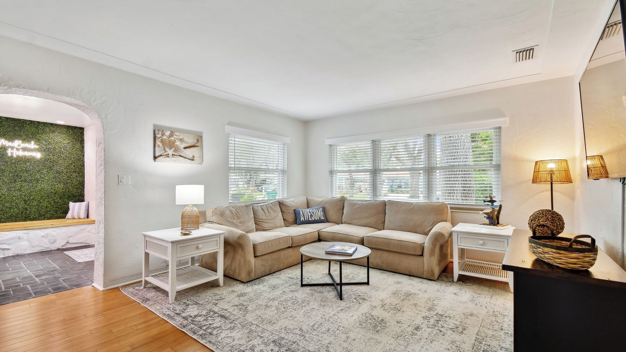 Photo of Livingroom in South Pinellas Community Council