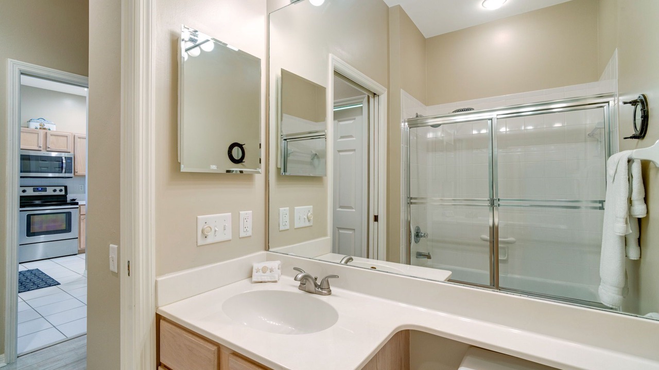 Photo of Bathroom in Tropical Cove