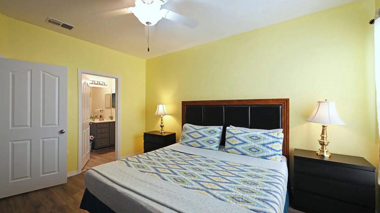 Photo of Bedroom in Lindfields