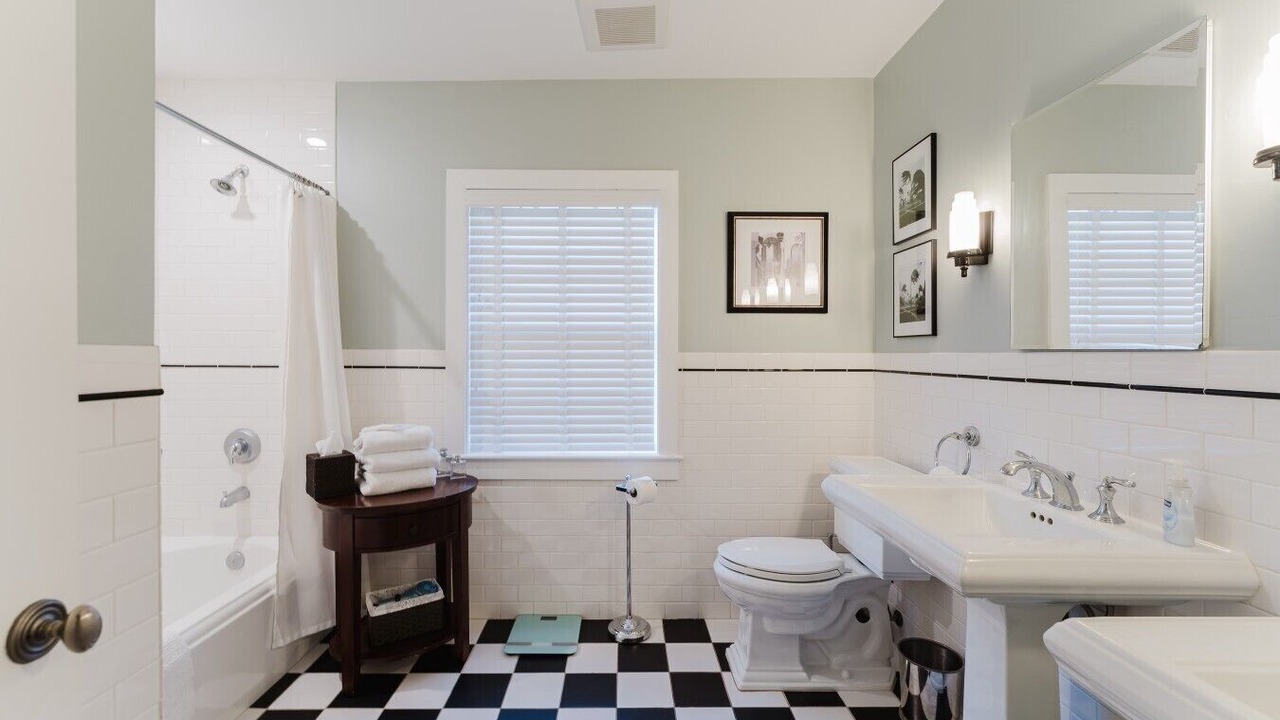 Photo of Bathroom in Flamingo Parks