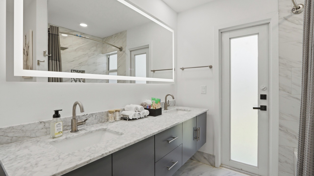 Photo of Bathroom in Greenview Shores