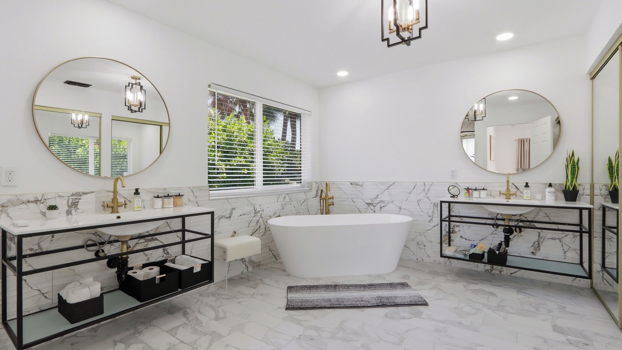 Photo of Bathroom in Greenview Shores