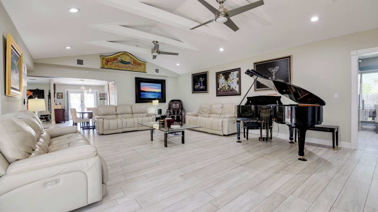 Photo of Livingroom in New Town