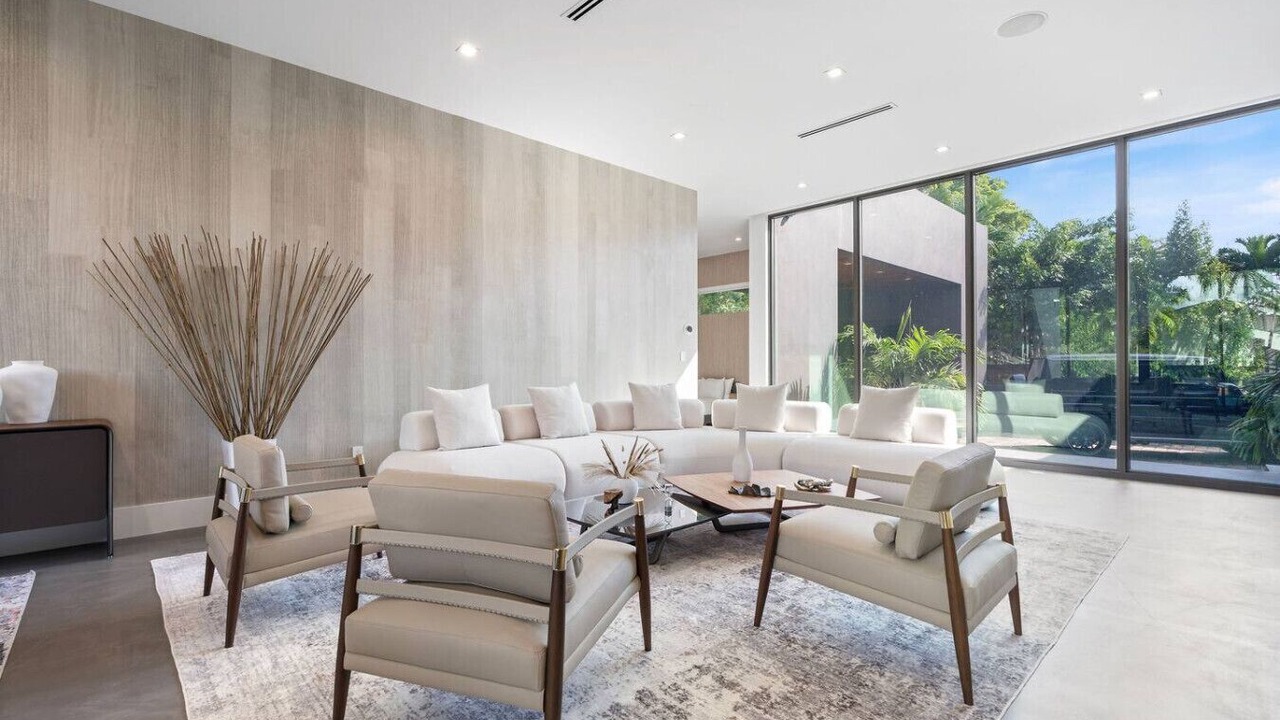 Photo of Livingroom in Northeast Miami