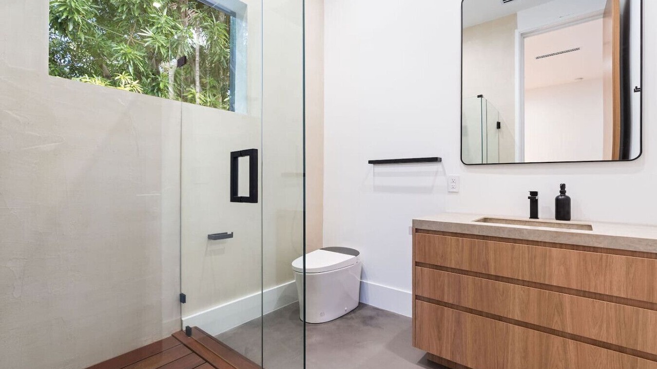 Photo of Bathroom in Northeast Miami