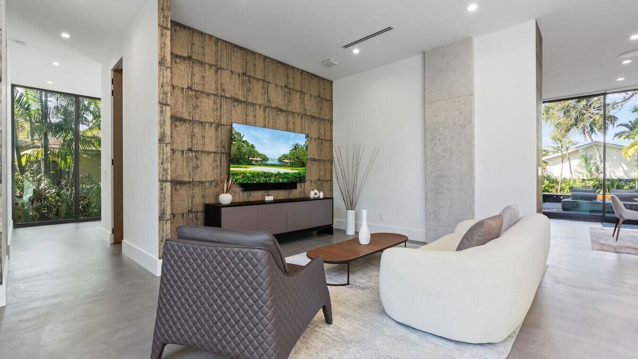 Photo of Livingroom in Northeast Miami