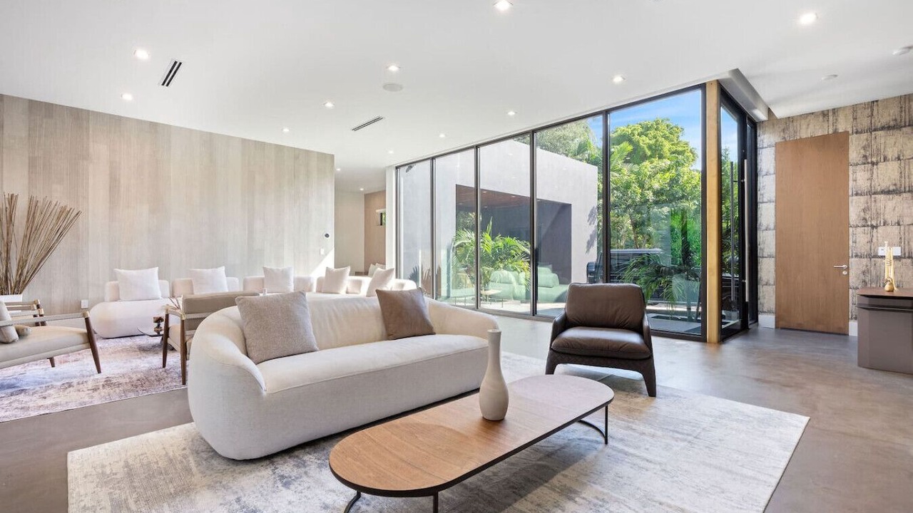 Photo of Livingroom in Northeast Miami