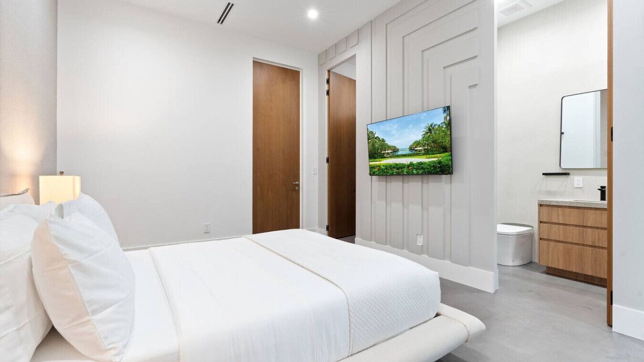 Photo of Bedroom in Northeast Miami