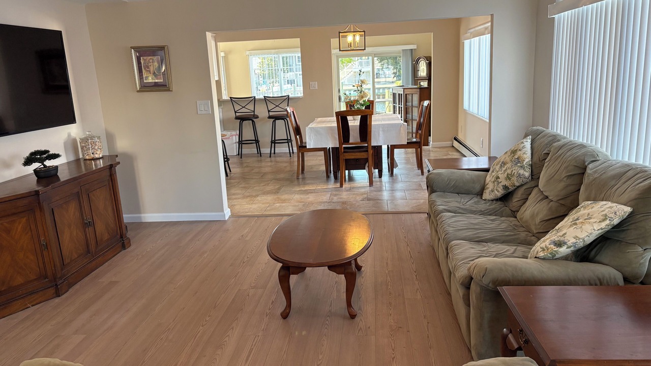 Photo of Livingroom in Point Pleasant - Toms River