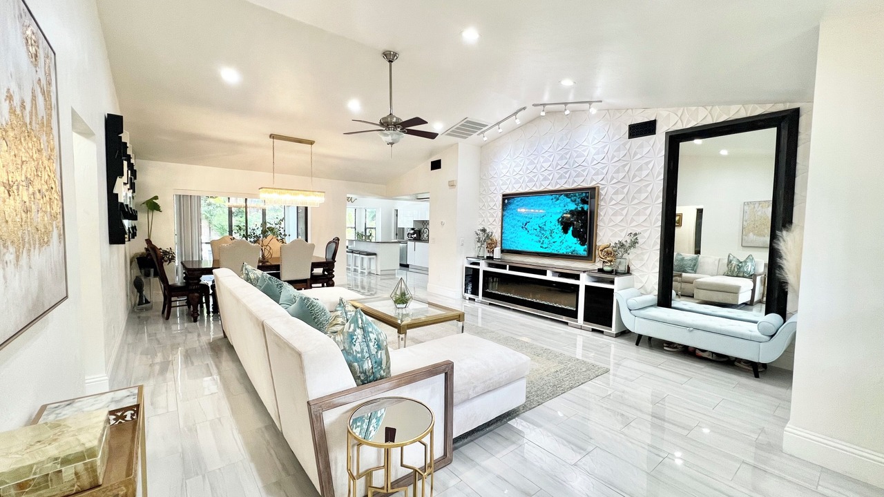 Photo of Livingroom in Central Naples