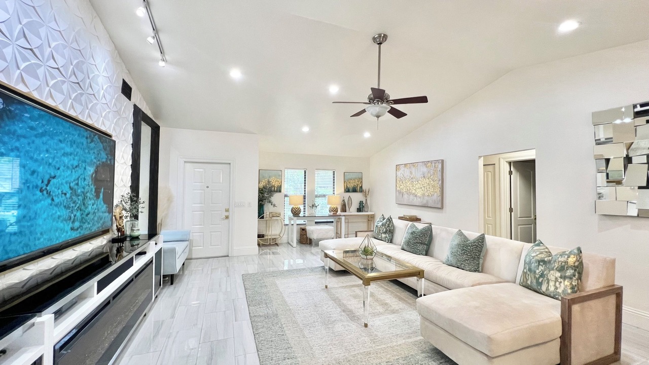 Photo of Livingroom in Central Naples