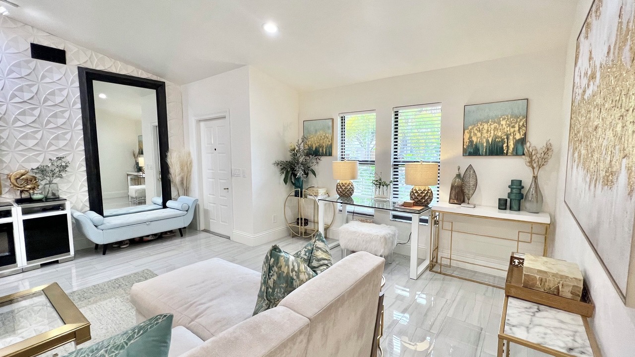 Photo of Livingroom in Central Naples