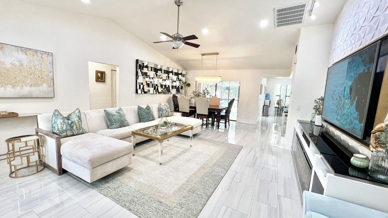 Photo of Livingroom in Central Naples