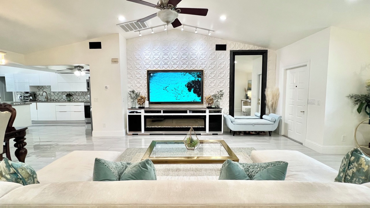 Photo of Livingroom in Central Naples