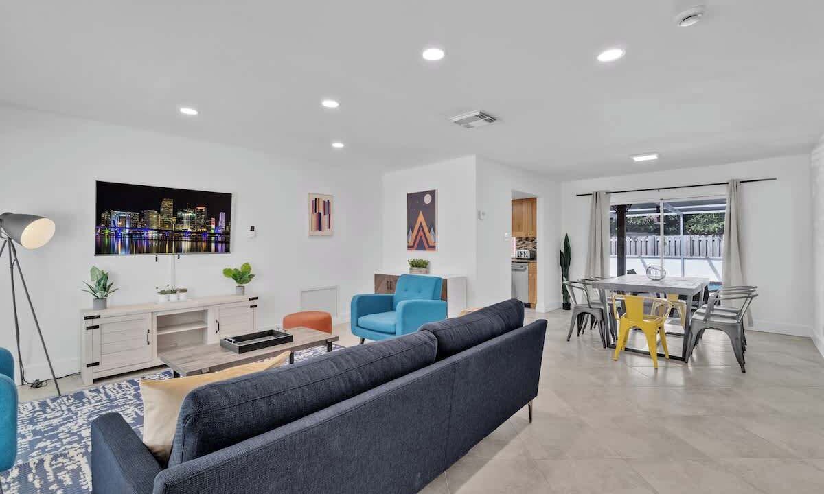 Photo of Livingroom in North Lauderdale