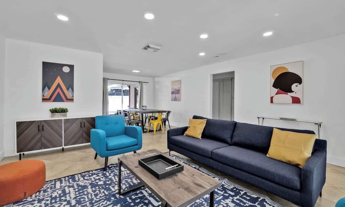 Photo of Livingroom in North Lauderdale