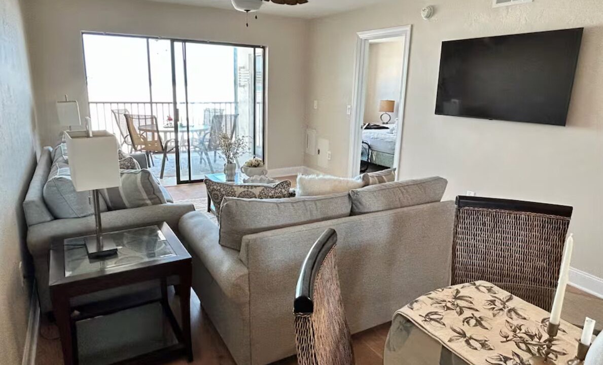 Photo of Livingroom in Laguna Shores