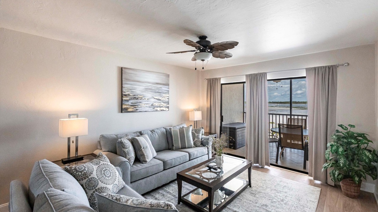 Photo of Livingroom in Laguna Shores