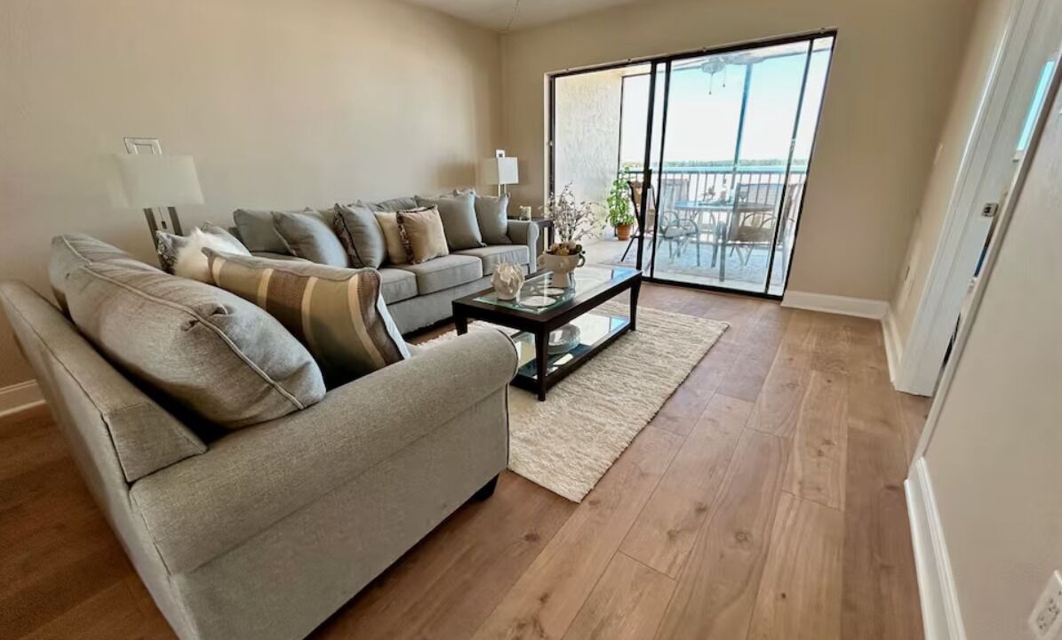Photo of Livingroom in Laguna Shores