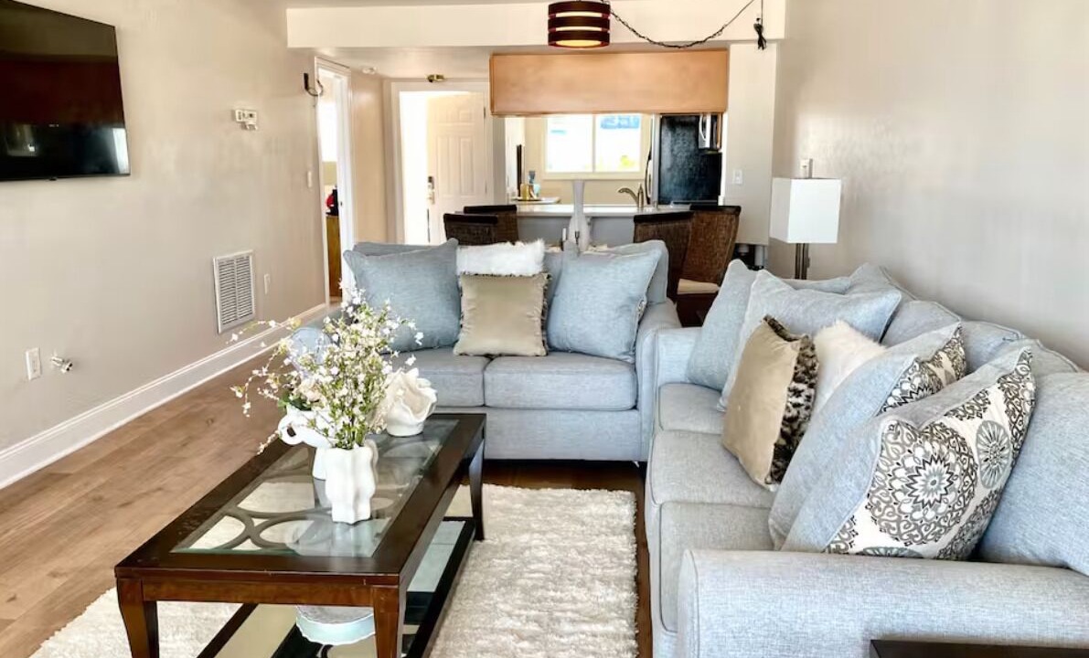 Photo of Livingroom in Laguna Shores