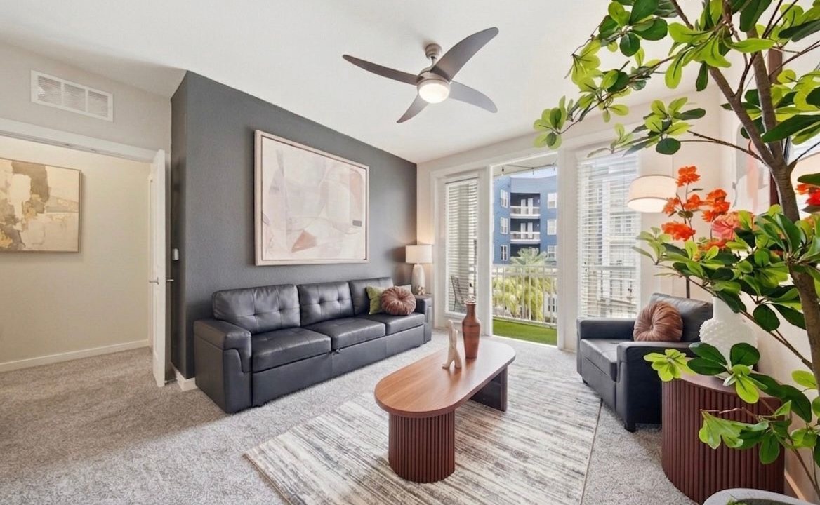 Photo of Livingroom in Courier City - Oscawana