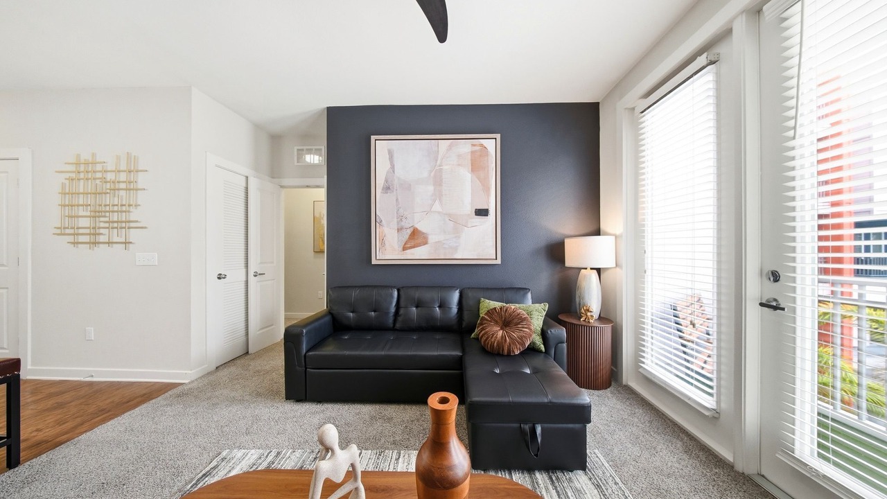 Photo of Livingroom in Courier City - Oscawana