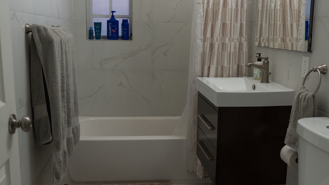 Photo of Bathroom in Biscayne Park