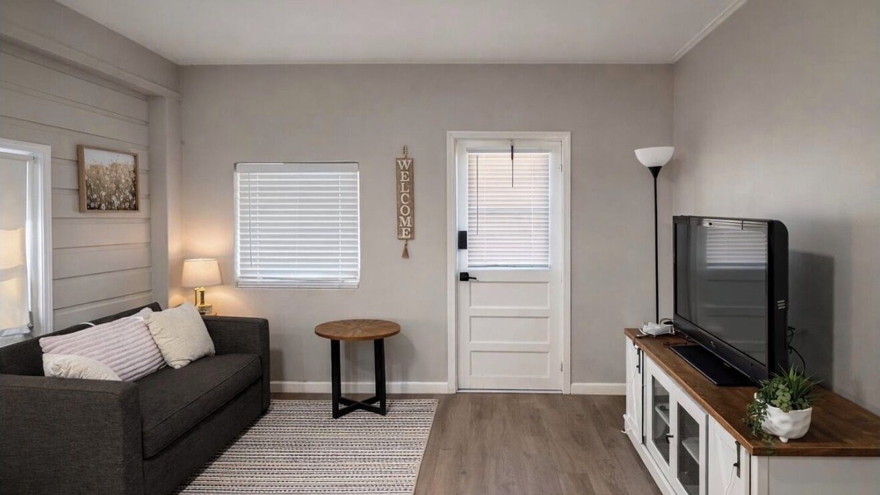 Photo of Livingroom in Seminole Manor