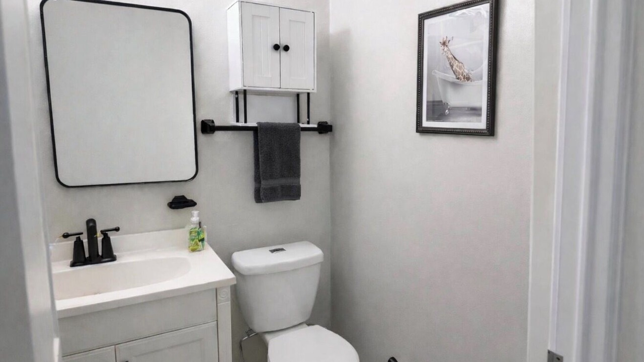 Photo of Bathroom in Seminole Manor
