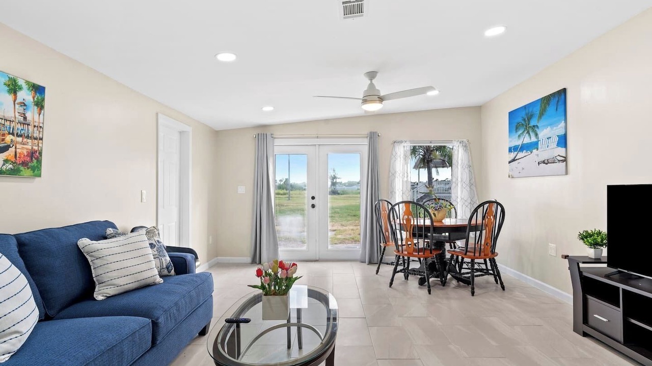 Photo of Livingroom in Englewood