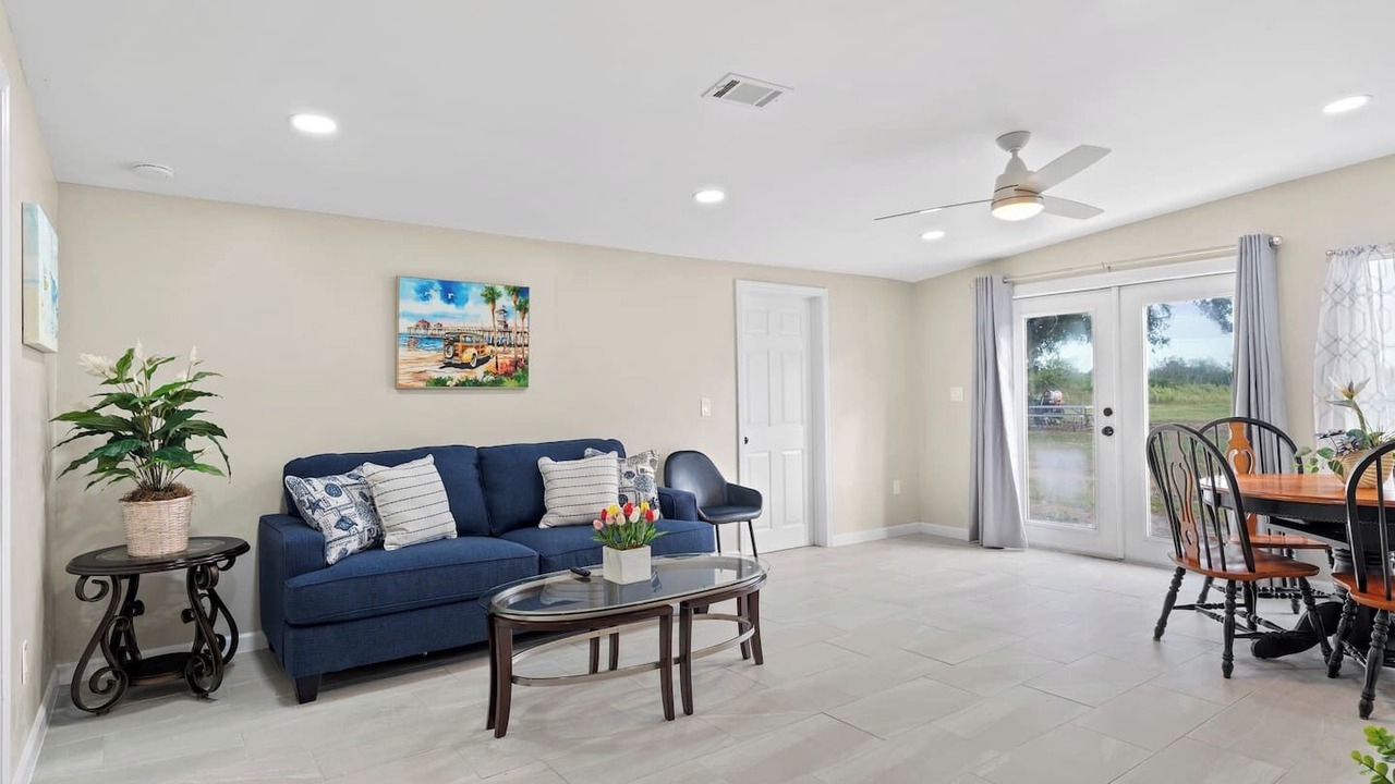 Photo of Livingroom in Englewood