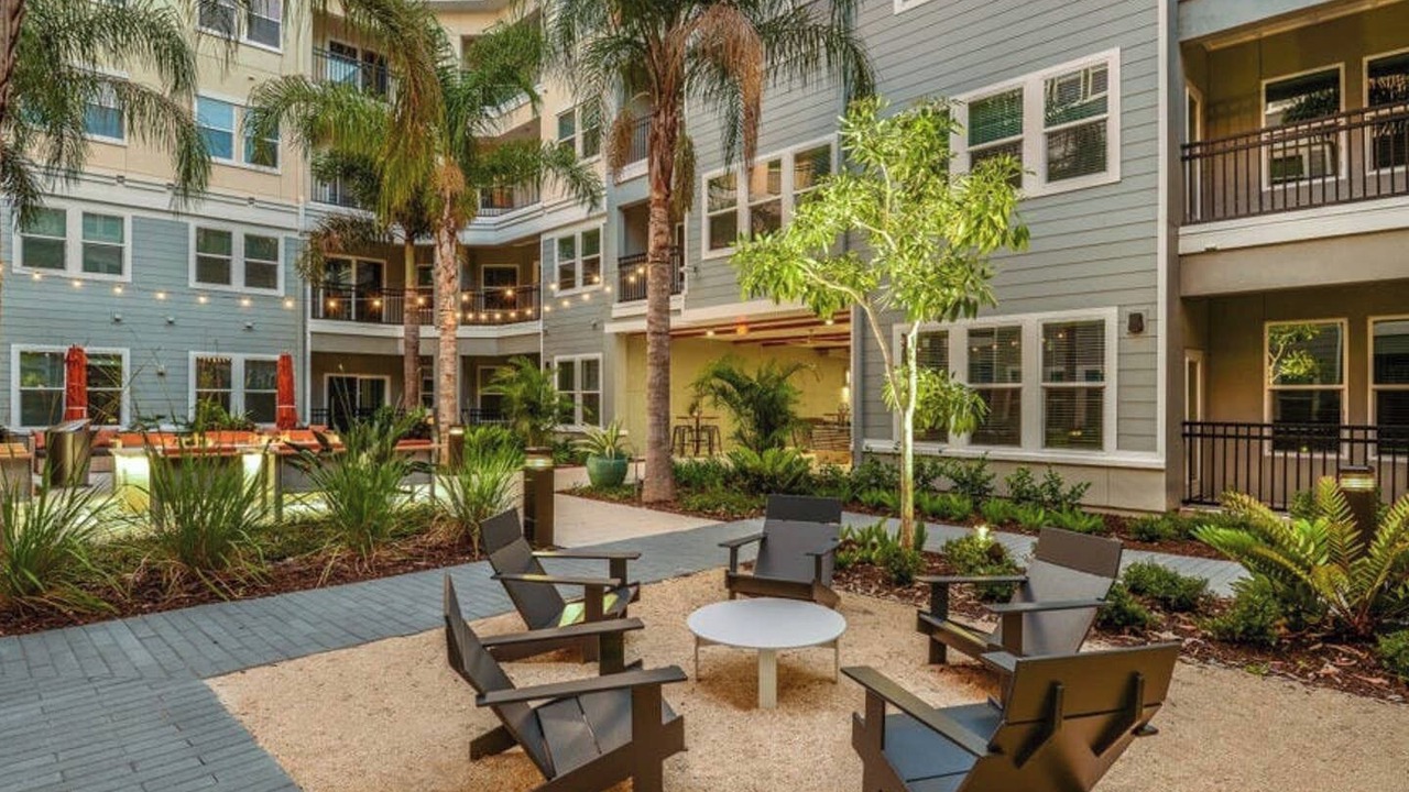 Photo of Patio Balcony in Carver City - Lincoln Gardens