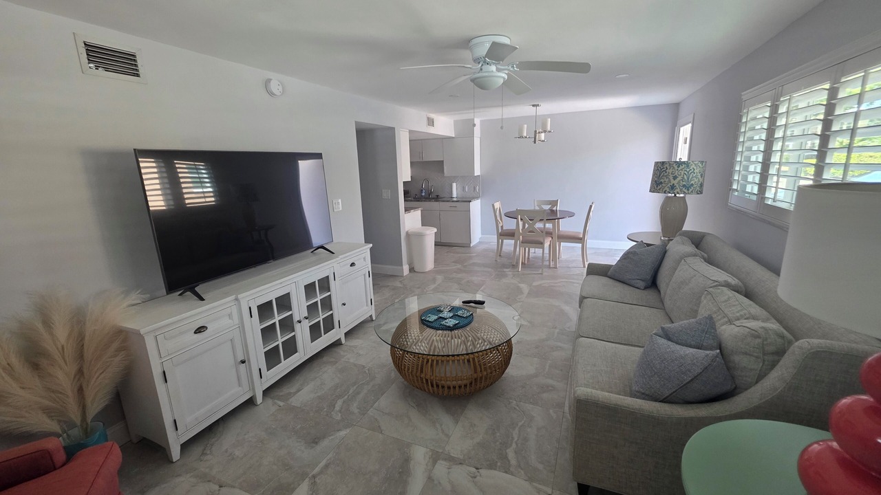 Photo of Livingroom in Royal Harbor