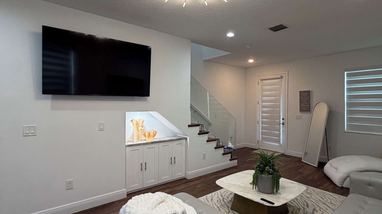 Photo of Livingroom in Town N County Park