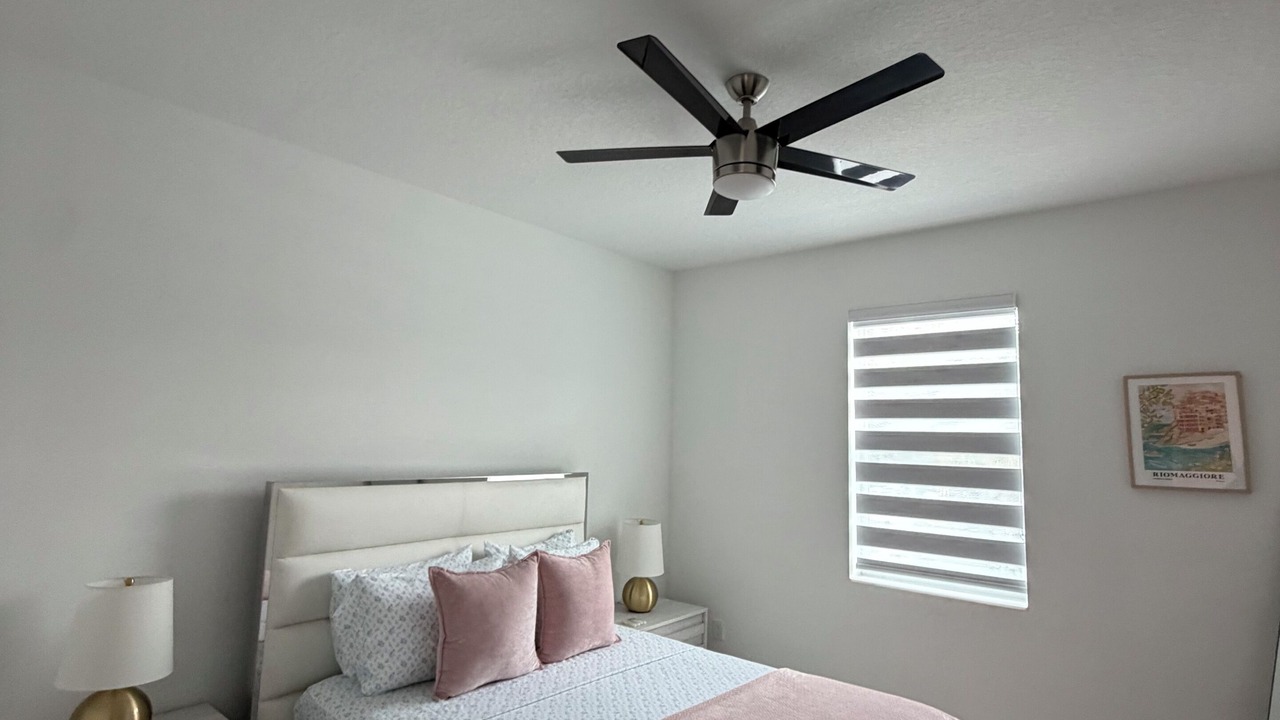 Photo of Bedroom in Town N County Park