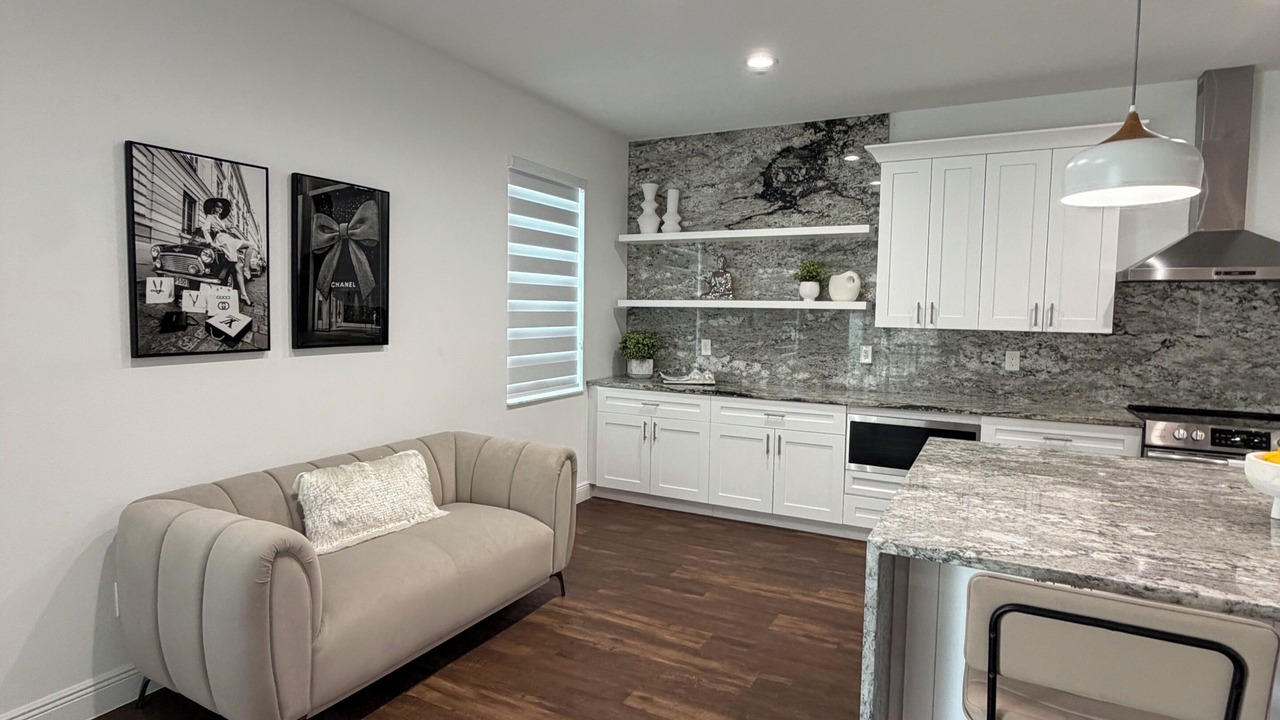 Photo of Livingroom in Town N County Park