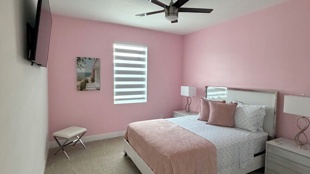 Photo of Bedroom in Town N County Park