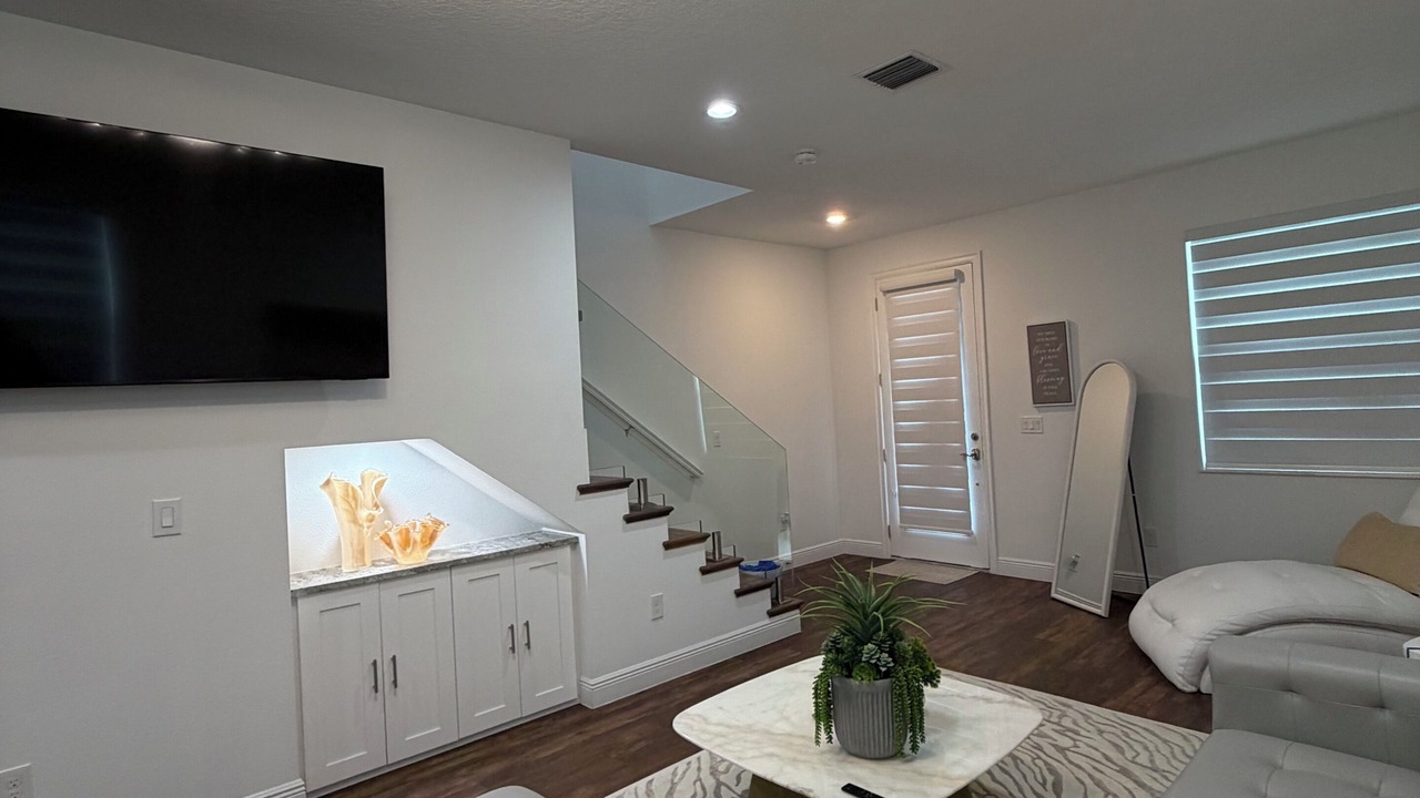 Photo of Livingroom in Town N County Park
