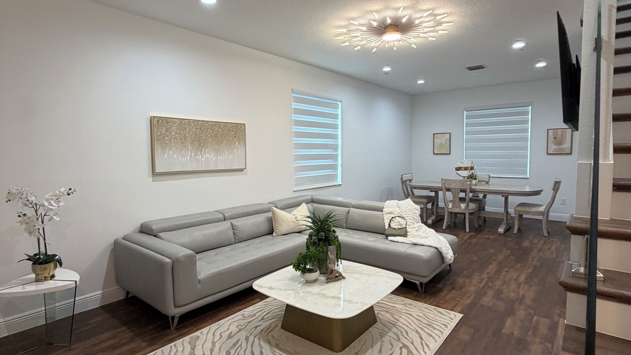 Photo of Livingroom in Town N County Park
