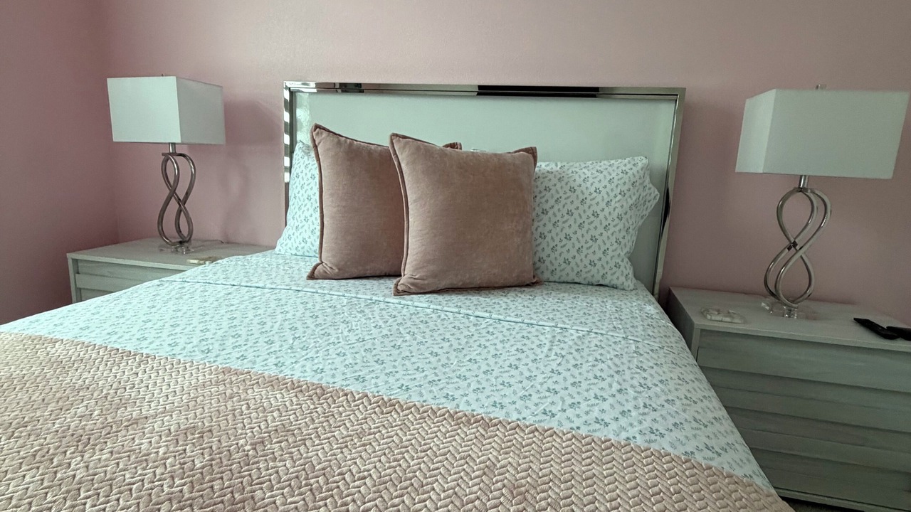 Photo of Bedroom in Town N County Park