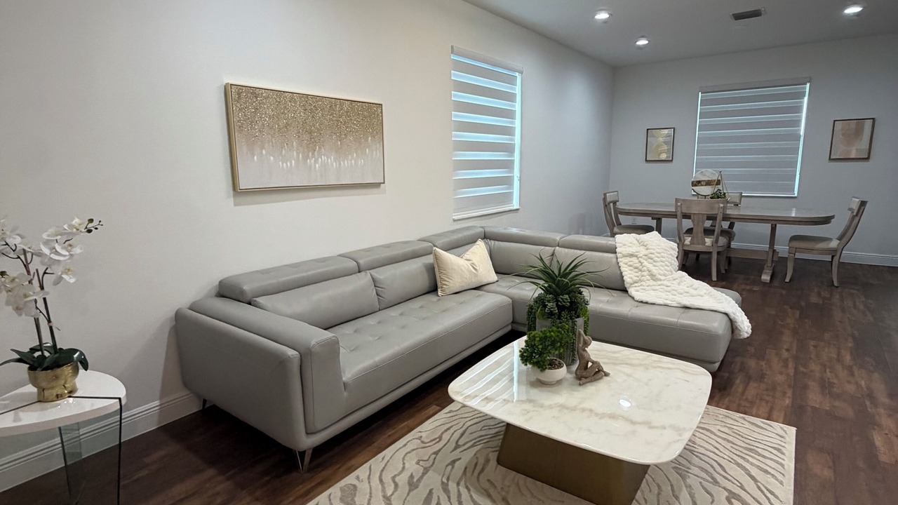 Photo of Livingroom in Town N County Park