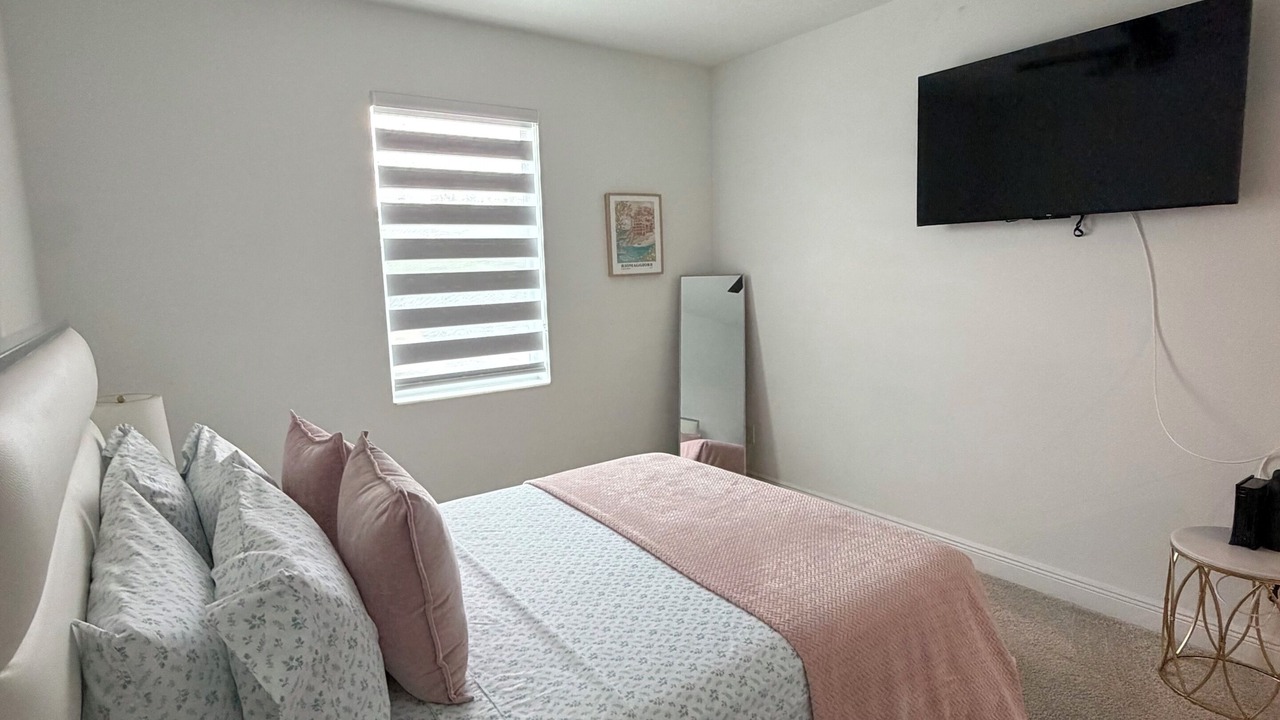 Photo of Bedroom in Town N County Park