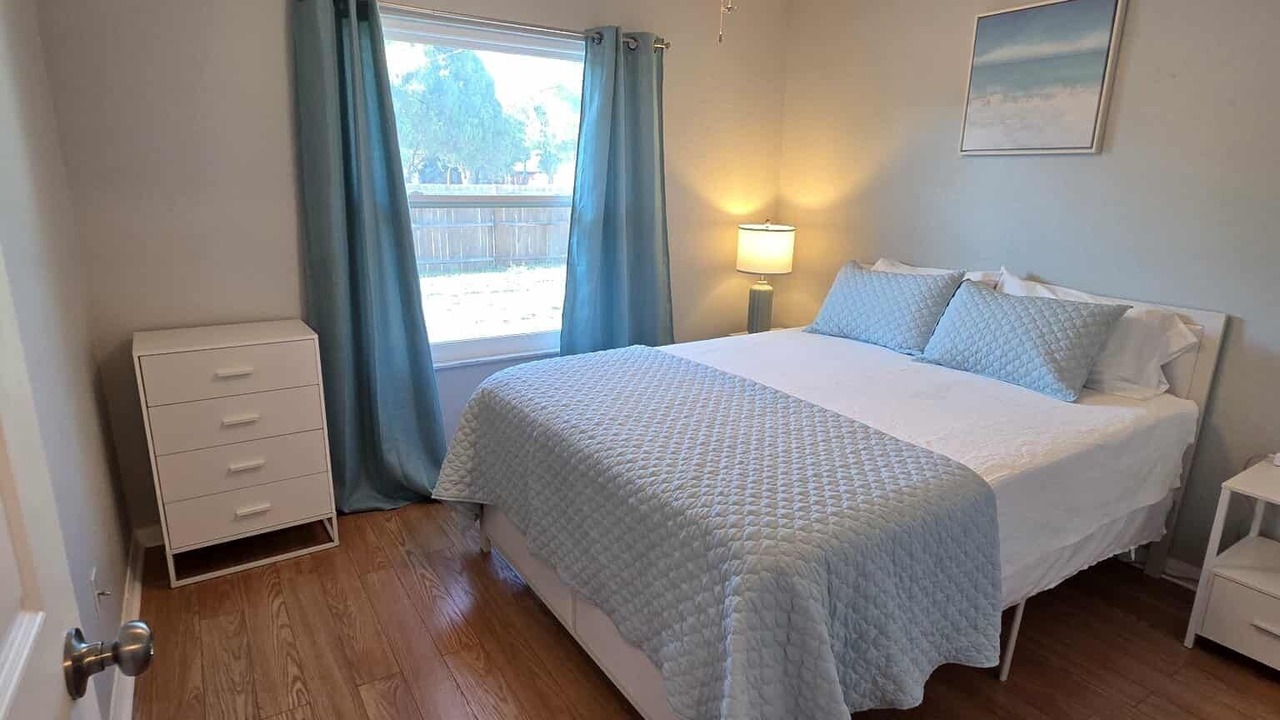 Photo of Bedroom in United Central