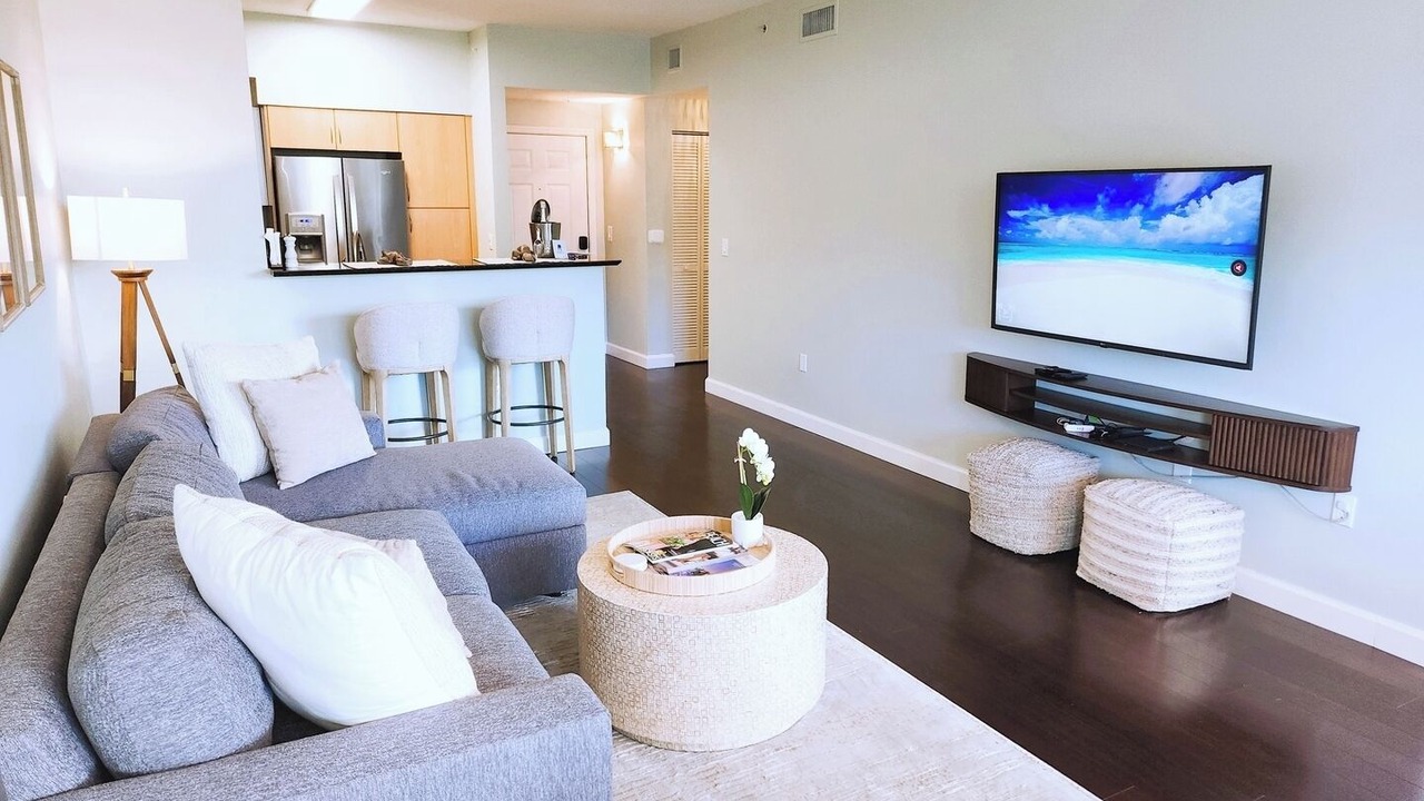 Photo of Livingroom in East Ocean Ave
