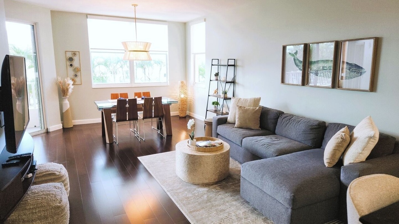 Photo of Livingroom in East Ocean Ave