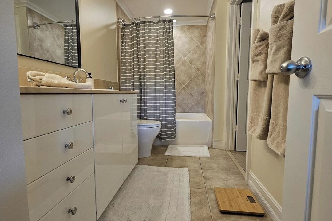 Photo of Bathroom in East Ocean Ave
